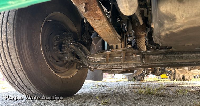 image for item EH3866 2015 Peterbilt  579 semi truck