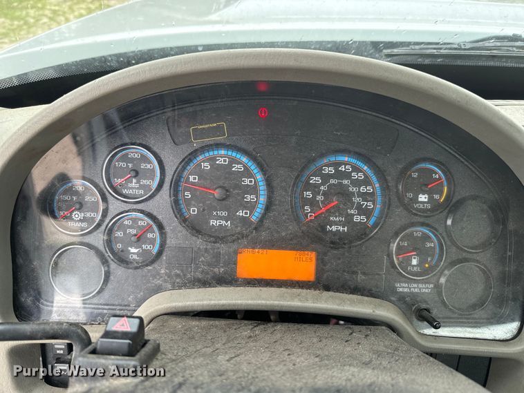 image for item EH5404 2015 International  Terrastar  flatbed truck