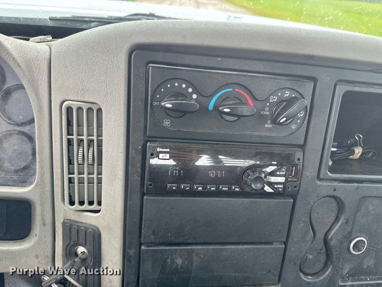 image for item EH5404 2015 International  Terrastar  flatbed truck