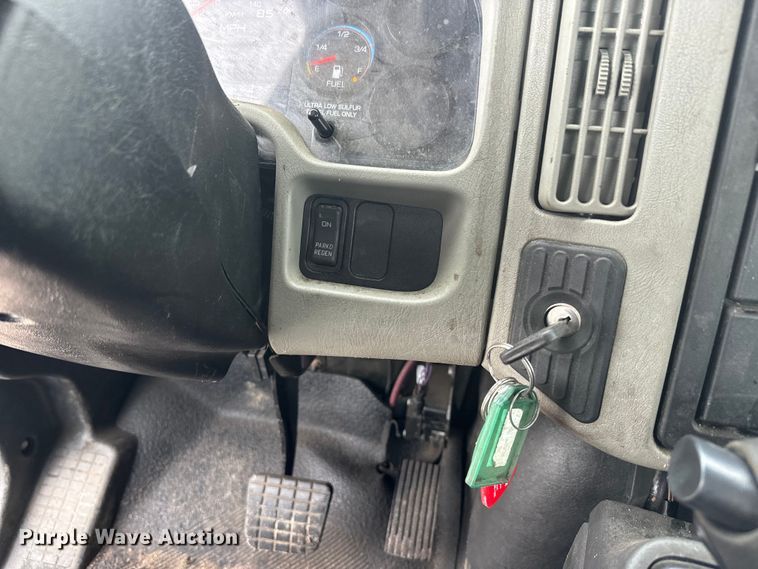 image for item EH5404 2015 International  Terrastar  flatbed truck