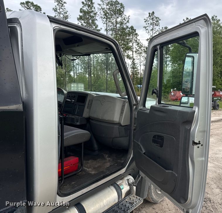 image for item EH5404 2015 International  Terrastar  flatbed truck