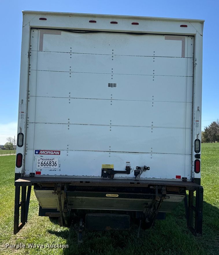 image for item EH5429 2016 Peterbilt 337 box truck