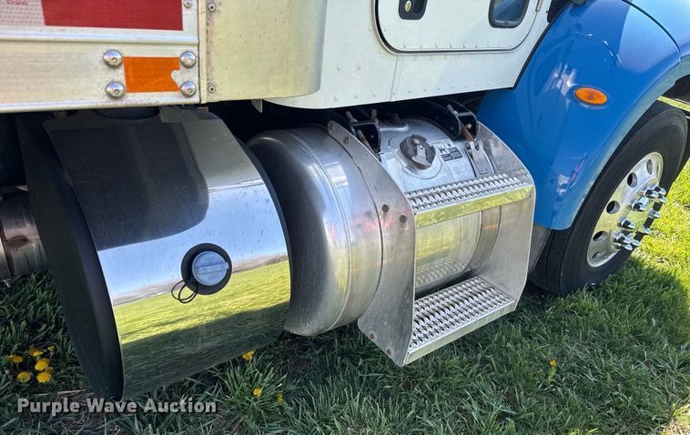 image for item EH5429 2016 Peterbilt 337 box truck