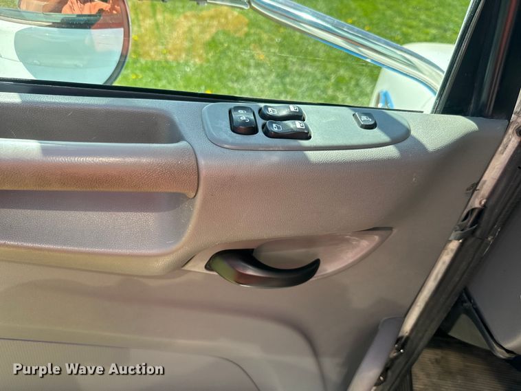 image for item EH5429 2016 Peterbilt 337 box truck