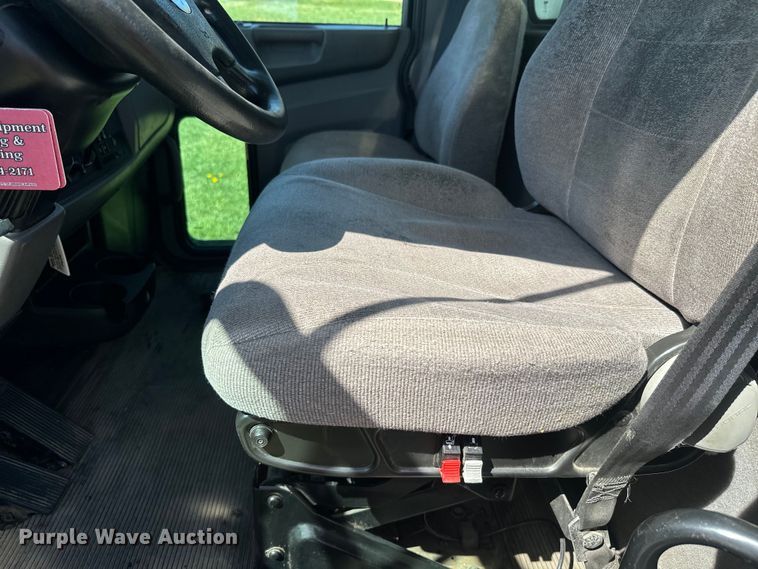 image for item EH5429 2016 Peterbilt 337 box truck