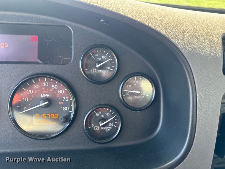 image for item EH5429 2016 Peterbilt 337 box truck