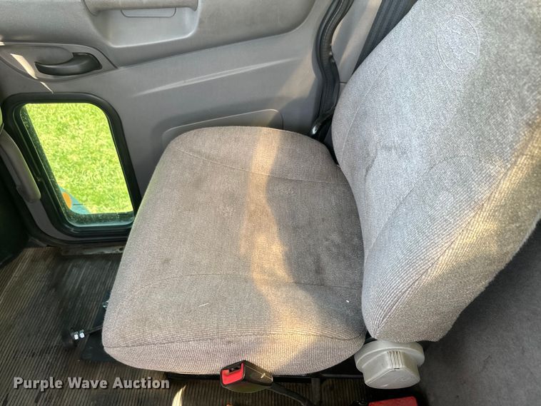 image for item EH5429 2016 Peterbilt 337 box truck