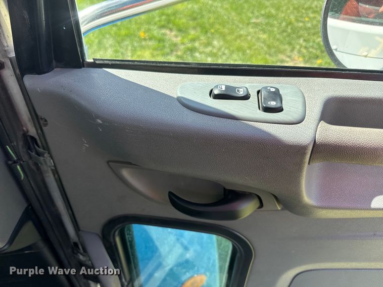 image for item EH5429 2016 Peterbilt 337 box truck