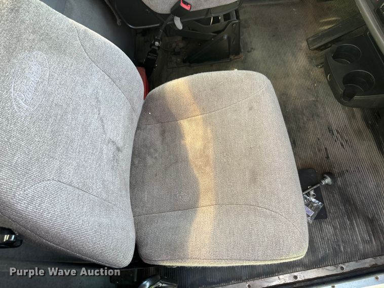 image for item EH5429 2016 Peterbilt 337 box truck