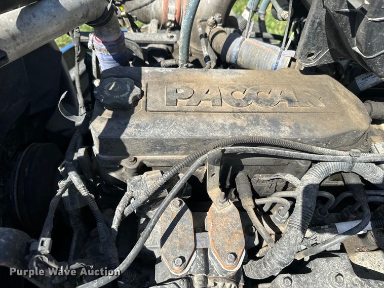 image for item EH5429 2016 Peterbilt 337 box truck