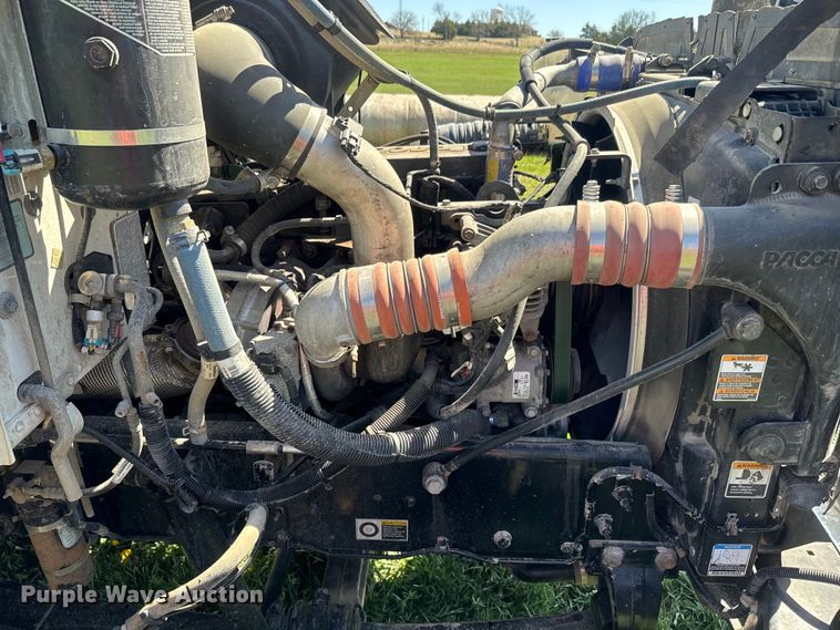 image for item EH5429 2016 Peterbilt 337 box truck