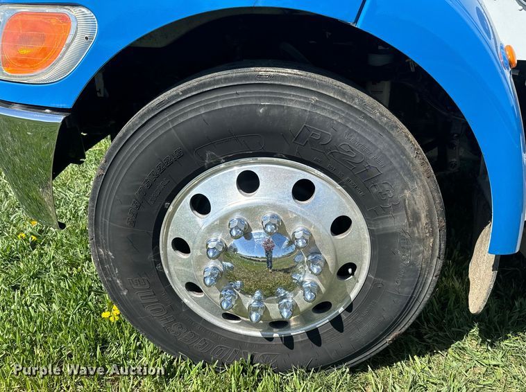 image for item EH5429 2016 Peterbilt 337 box truck