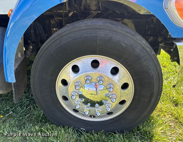 image for item EH5429 2016 Peterbilt 337 box truck