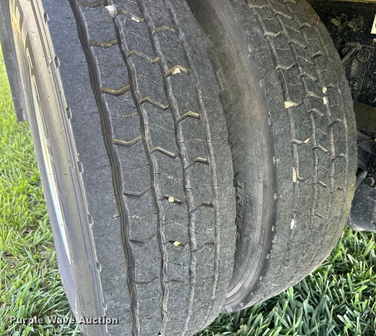 image for item EH5429 2016 Peterbilt 337 box truck