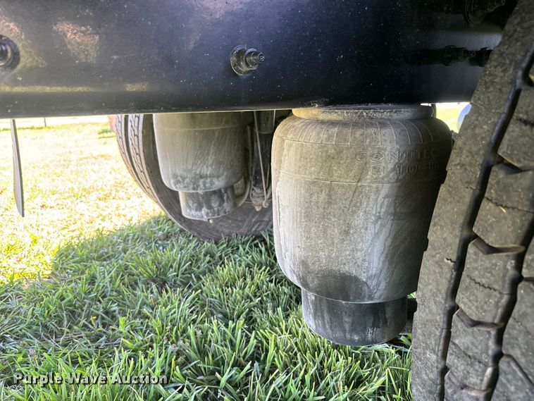 image for item EH5429 2016 Peterbilt 337 box truck