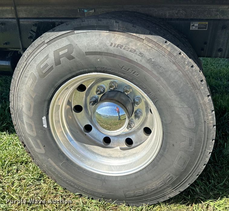 image for item EH5429 2016 Peterbilt 337 box truck