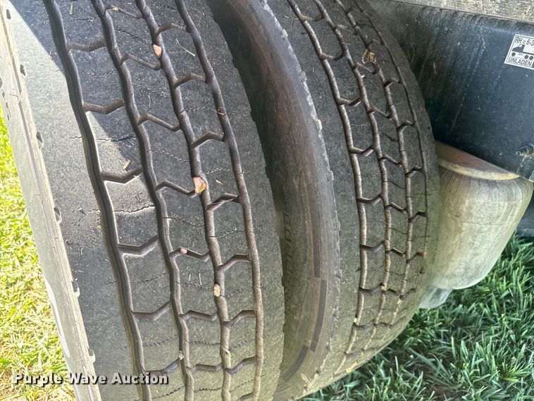 image for item EH5429 2016 Peterbilt 337 box truck