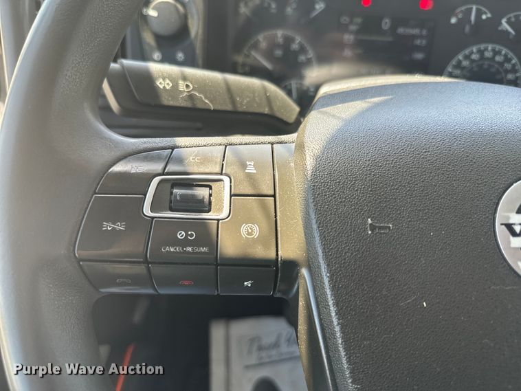 image for item EH5475 2019 Volvo VNL semi truck