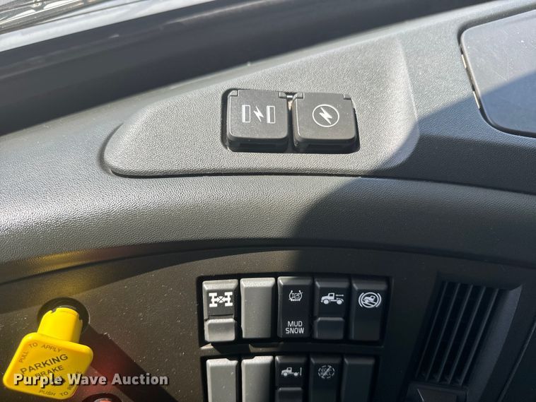 image for item EH5475 2019 Volvo VNL semi truck