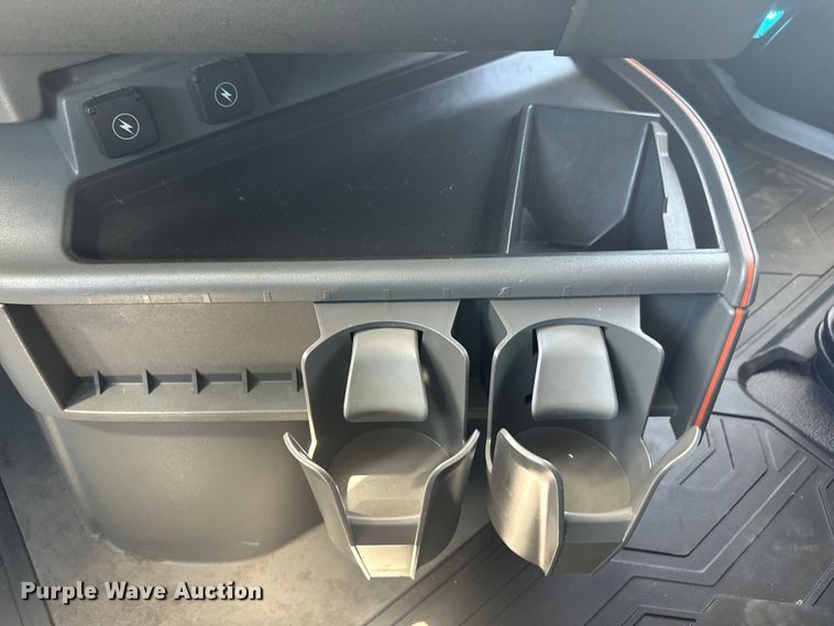 image for item EH5475 2019 Volvo VNL semi truck