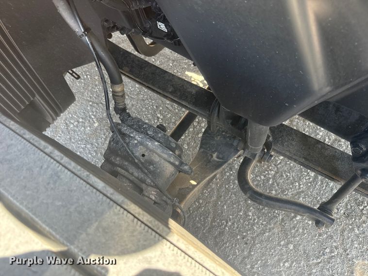 image for item EH5475 2019 Volvo VNL semi truck