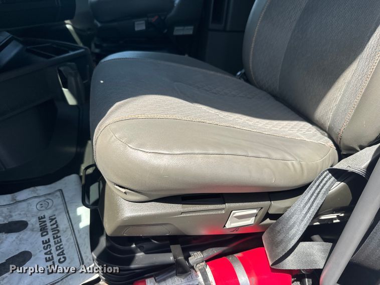 image for item EH5476 2019 Volvo VNL semi truck