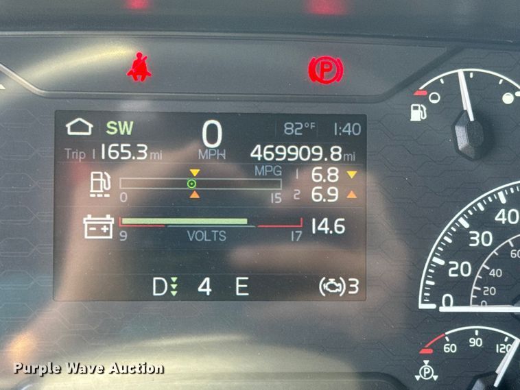 image for item EH5476 2019 Volvo VNL semi truck