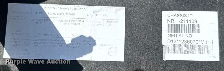 image for item EH5476 2019 Volvo VNL semi truck