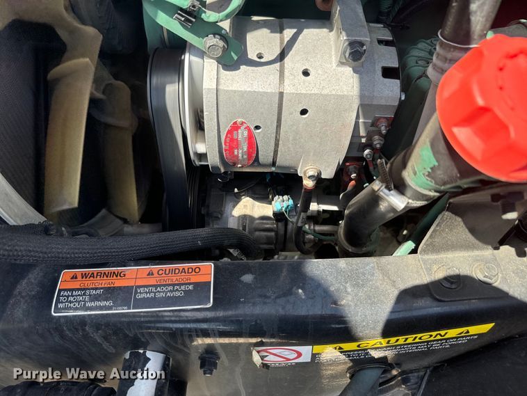 image for item EH5476 2019 Volvo VNL semi truck