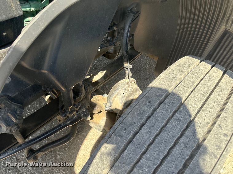 image for item EH5476 2019 Volvo VNL semi truck