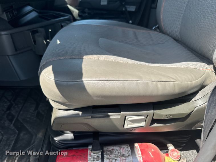 image for item EH5477 2020 Volvo VNL semi truck