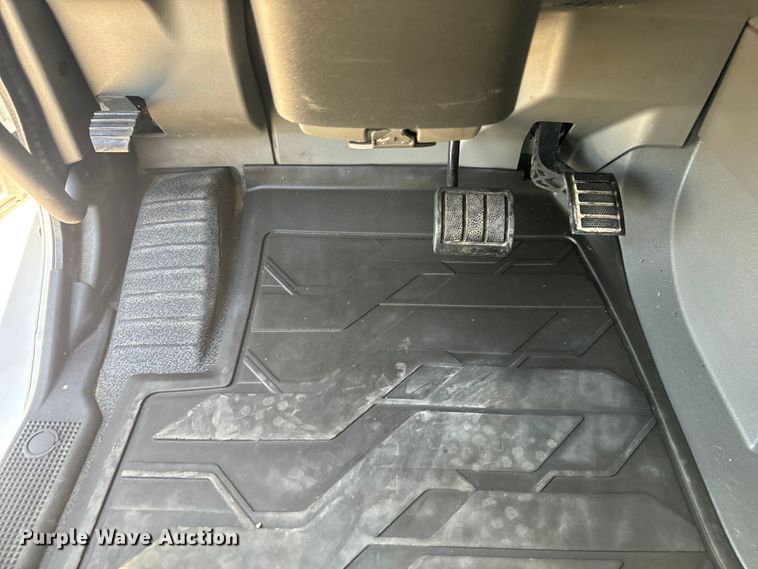 image for item EH5477 2020 Volvo VNL semi truck