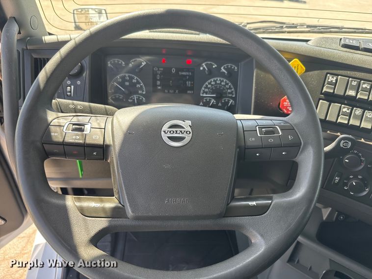 image for item EH5477 2020 Volvo VNL semi truck