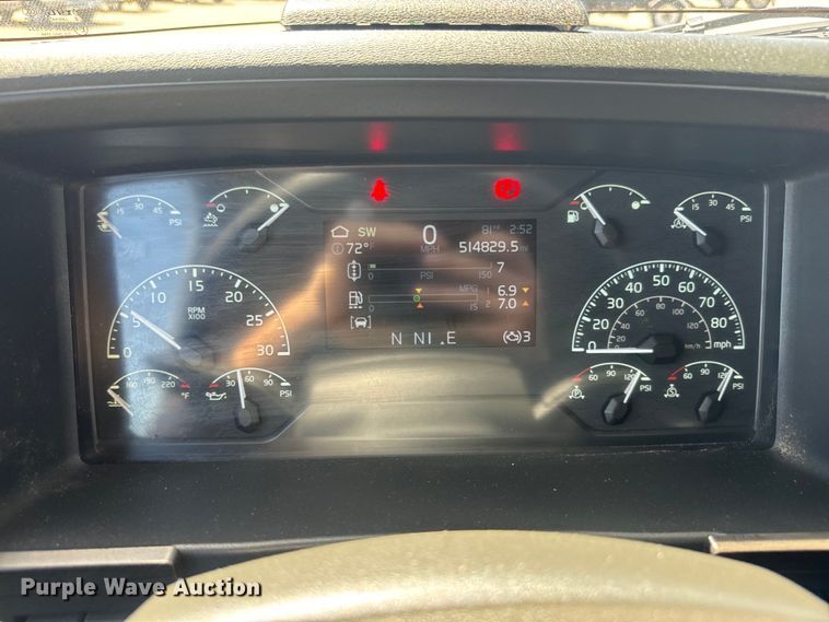 image for item EH5477 2020 Volvo VNL semi truck