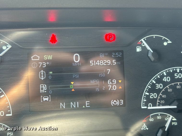 image for item EH5477 2020 Volvo VNL semi truck