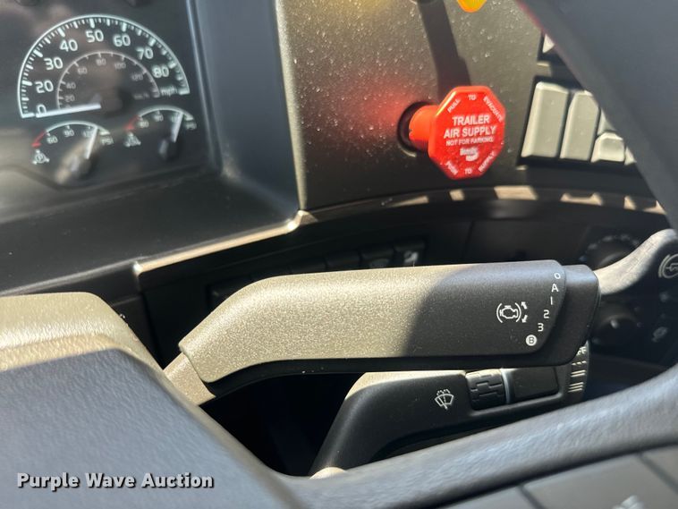 image for item EH5477 2020 Volvo VNL semi truck