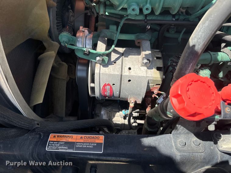 image for item EH5477 2020 Volvo VNL semi truck