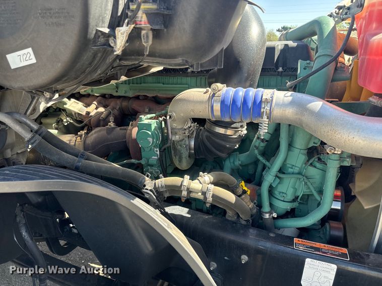 image for item EH5477 2020 Volvo VNL semi truck