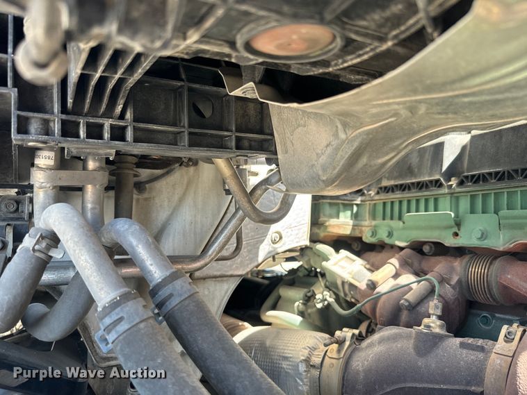 image for item EH5477 2020 Volvo VNL semi truck