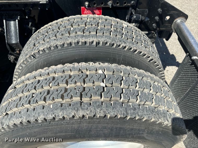 image for item EH5477 2020 Volvo VNL semi truck