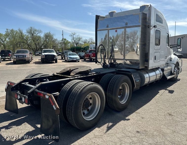 image for item EH5478 2019 Kenworth  T680 semi truck