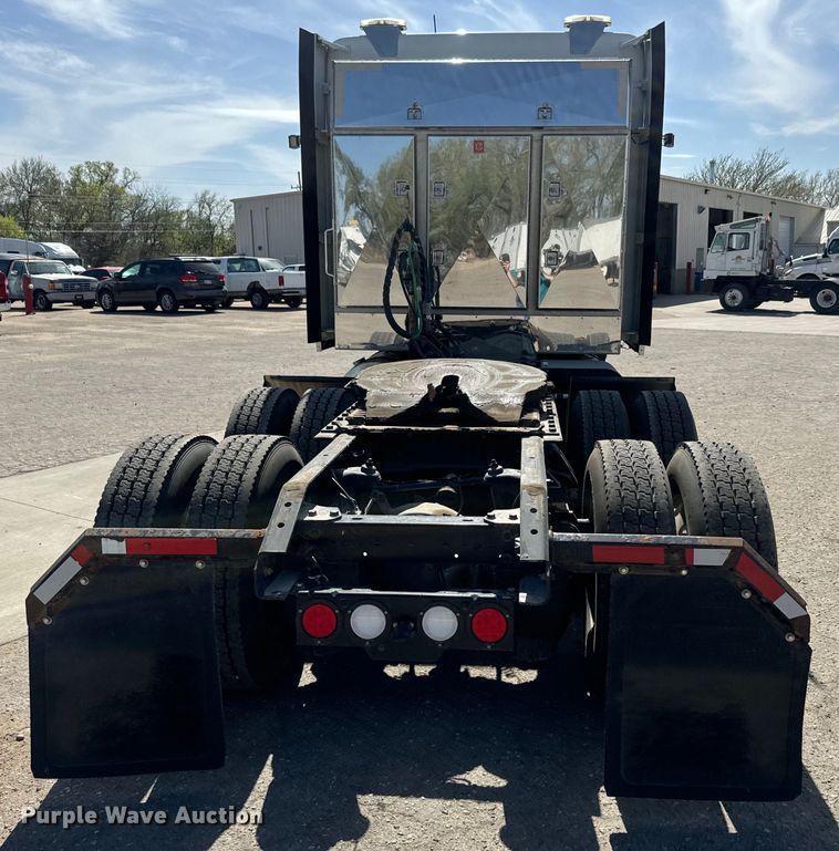 image for item EH5478 2019 Kenworth  T680 semi truck