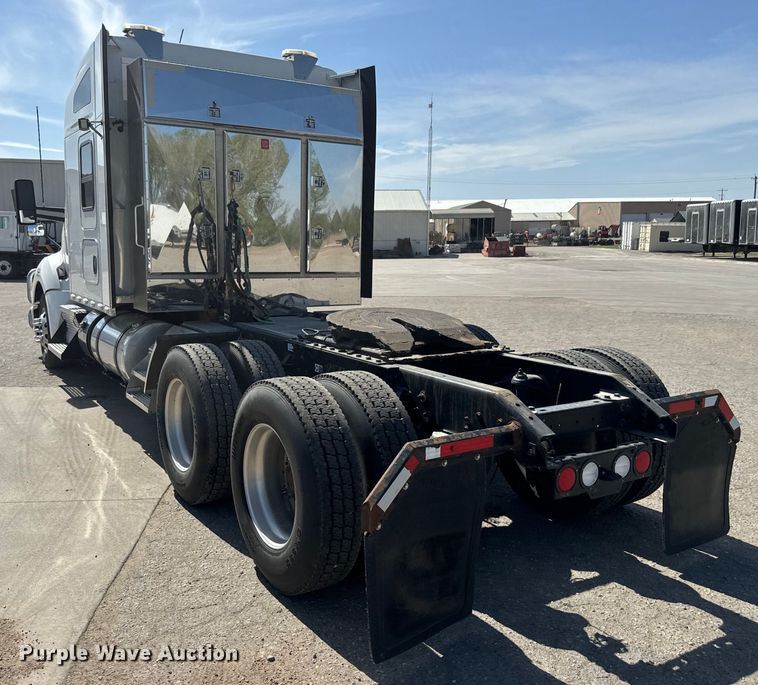 image for item EH5478 2019 Kenworth  T680 semi truck