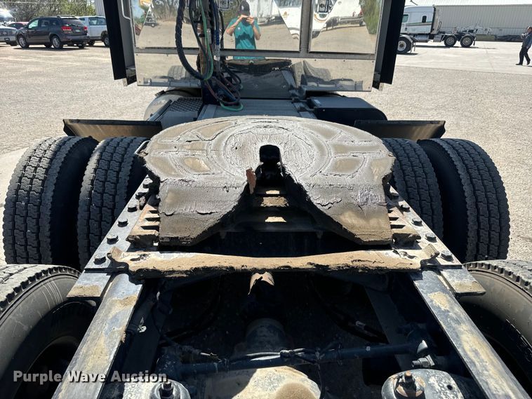 image for item EH5478 2019 Kenworth  T680 semi truck