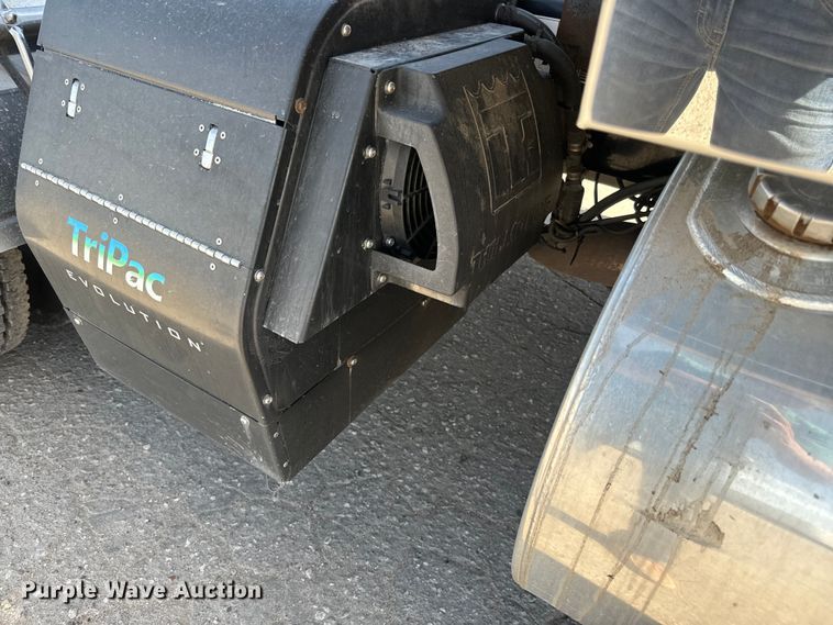 image for item EH5478 2019 Kenworth  T680 semi truck