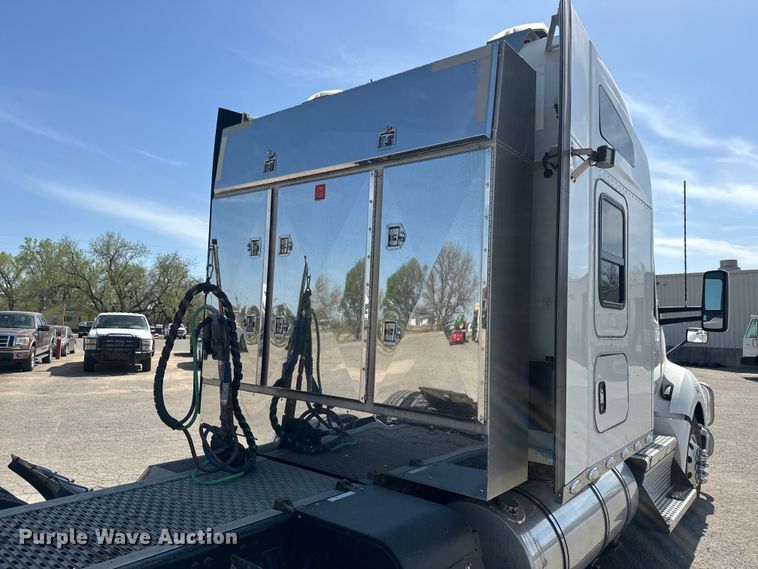 image for item EH5478 2019 Kenworth  T680 semi truck