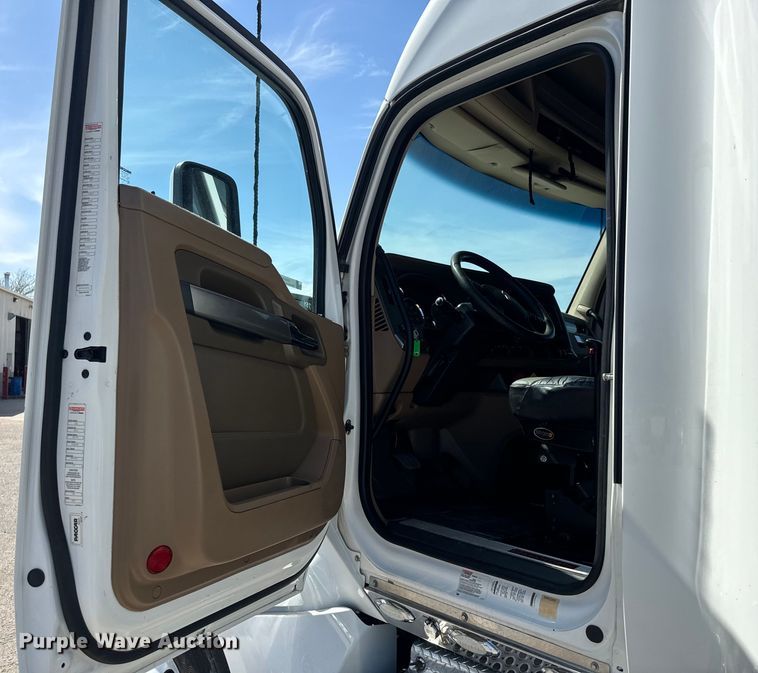 image for item EH5478 2019 Kenworth  T680 semi truck