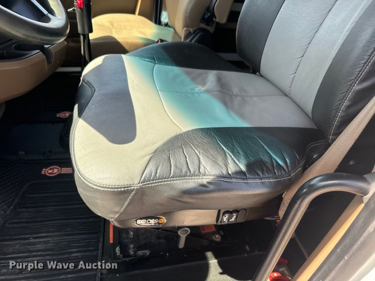 image for item EH5478 2019 Kenworth  T680 semi truck