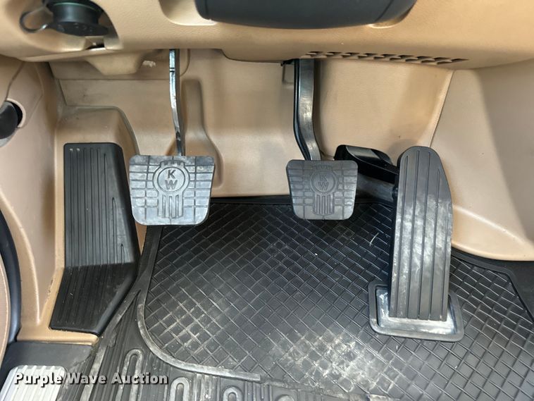 image for item EH5478 2019 Kenworth  T680 semi truck