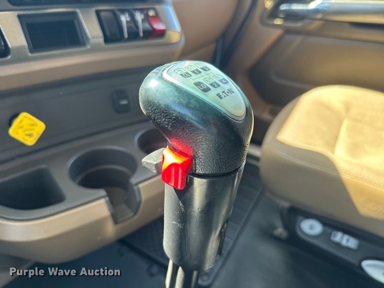 image for item EH5478 2019 Kenworth  T680 semi truck